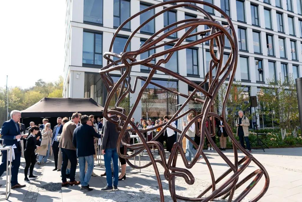 MEIDA_Odhaleni_sochy_Nova-Waltrovka-38-optimized.webp
